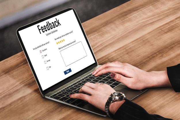 Análisis de comentarios y reseñas de clientes mediante software informático moderno para negocios corporativos