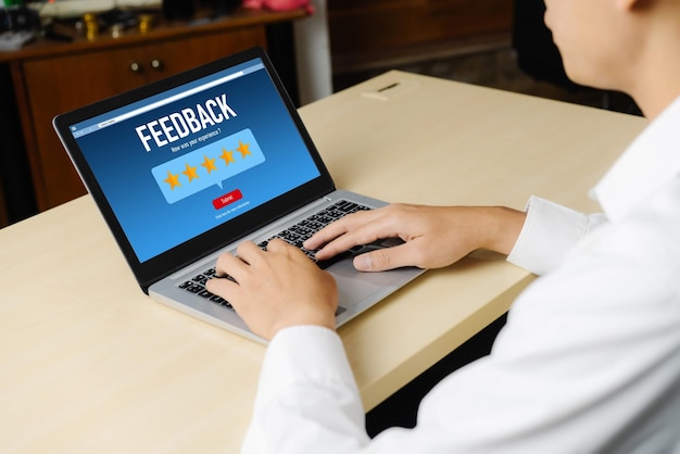 Análisis de comentarios y reseñas de clientes por software informático moderno