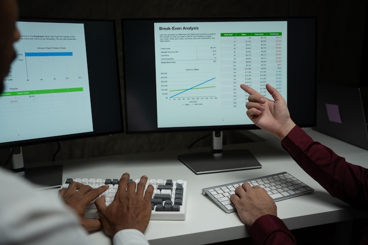 Foto análisis de estrategia de planificación de personas de negocios del informe de documento financiero concepto de oficina