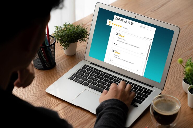 Foto análisis de la experiencia del cliente y la revisión por software informático moderno para negocios corporativos