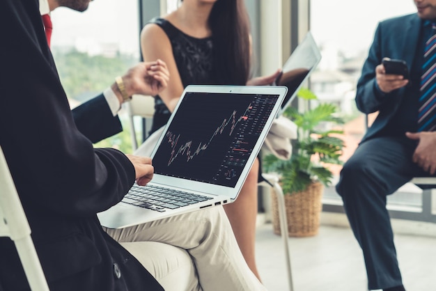Análisis de gráficos de datos del mercado de valores mediante un ingenioso software de computadora