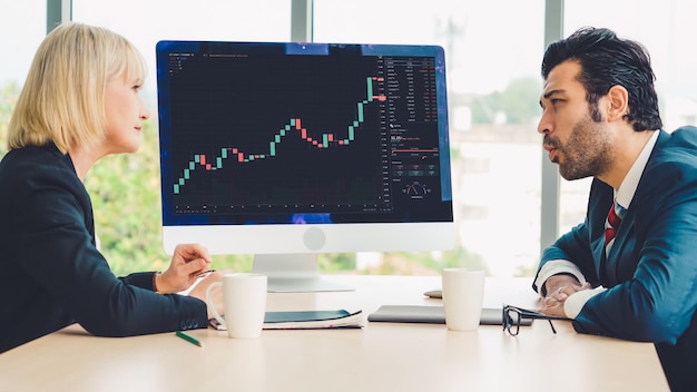 Análisis de gráficos de datos del mercado de valores mediante un ingenioso software de computadora