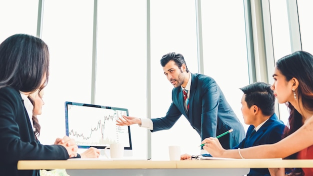 Análisis de gráficos de datos del mercado de valores mediante un ingenioso software de computadora