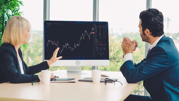 Análisis de gráficos de datos del mercado de valores mediante un ingenioso software de computadora