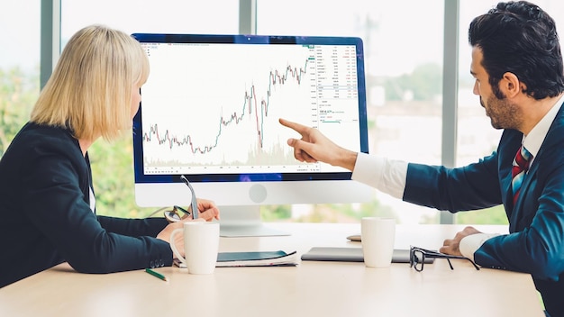 Análisis de gráficos de datos del mercado de valores mediante un ingenioso software de computadora