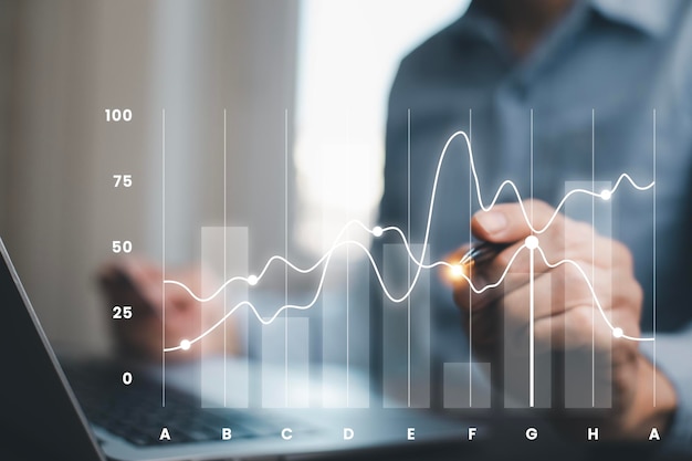 Análisis de negocios y concepto financiero Planes para aumentar el crecimiento del negocio y un aumento Conceptos de análisis de tendencias de tecnología y negocios con gráficos de negocios que salen en el portátil de la computadora