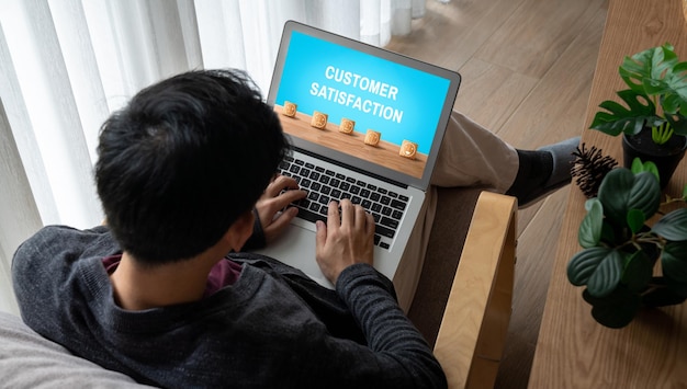 Análisis de la satisfacción y la evaluación de los clientes en la computadora de software de moda
