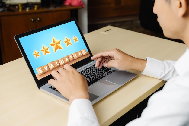 Análisis de la satisfacción y la evaluación de los clientes en la computadora de software de moda