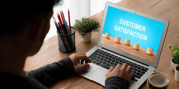 Análisis de la satisfacción y la evaluación de los clientes en la computadora de software de moda