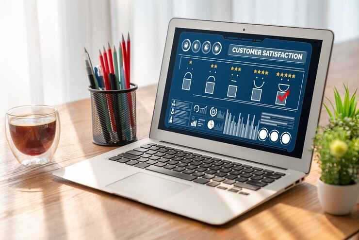 Foto análisis de la satisfacción y la evaluación de los clientes en la computadora de software de moda