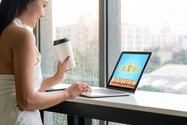 Análisis de la satisfacción y la evaluación de los clientes en la computadora de software modish para la planificación de la estrategia de marketing