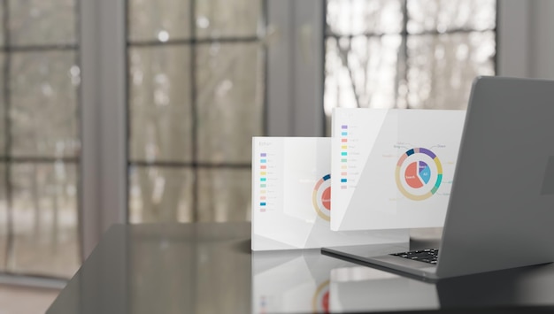Analista de negocios que usa computadora y tablero para análisis de datos y sistema de gestión con KPI y M