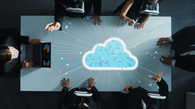 Los analistas de datos con auriculares VR se paran en la dirección holográfica del servidor en la nube.