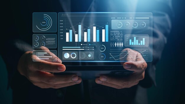 Analyst arbeitet an einem Smartphone und zeigt Financial Data Analysis und Data Management System for Business Growth Marktforschung Finanzielles Wachstum und Strategieentwicklung