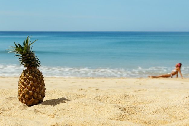 Ananas am Strand