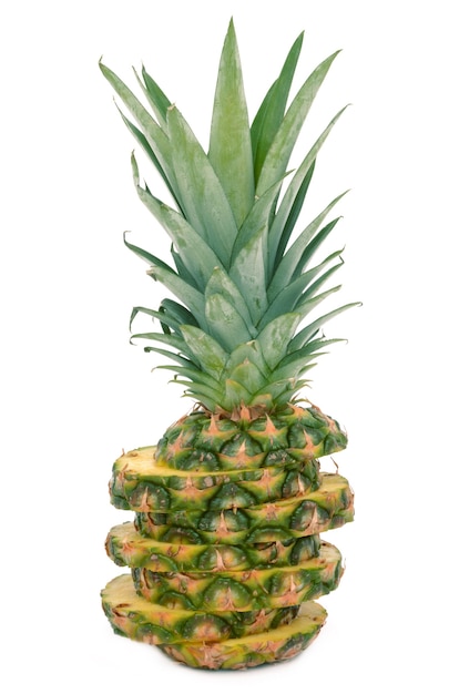 Ananas auf einer weißen Oberfläche