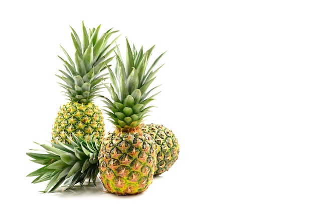 Ananas auf Weiß.