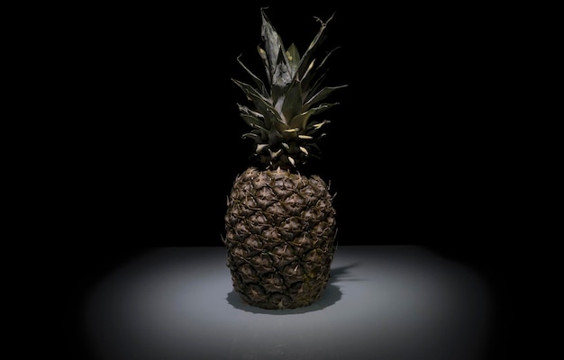 Foto ananas auf weißem hintergrund