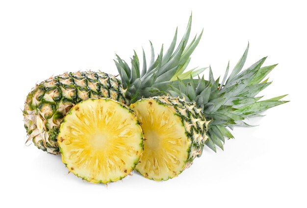 Ananas auf weißem Hintergrund