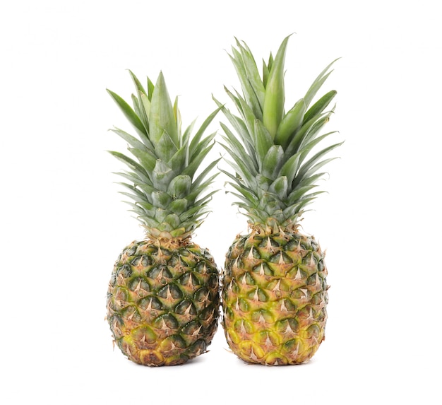 Ananas isoliert auf weiß