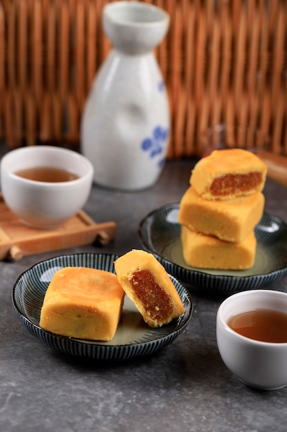 Ananas-Kuchen-Gebäck, taiwanesisches berühmtes süßes köstliches Dessert-Essen (Nastar Taiwan oder Nastar Hongkong) mit Tee