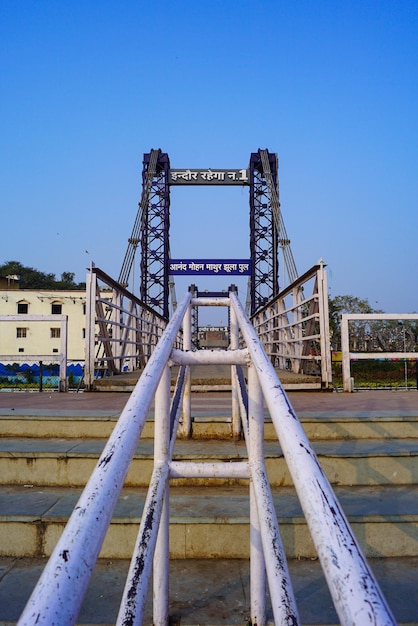Anand Mohan Mathur Jhula Pul es un puente colgante peatonal público en Indore, Madhya Pradesh, India