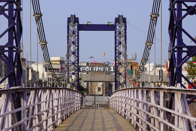 Anand Mohan Mathur Jhula Pul ist eine öffentliche Fußgänger-Hängebrücke in Indore Madhya Pradesh, Indien