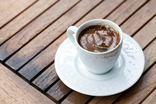 Anatolisches traditionelles Getränk heißer und köstlicher türkischer Kaffee