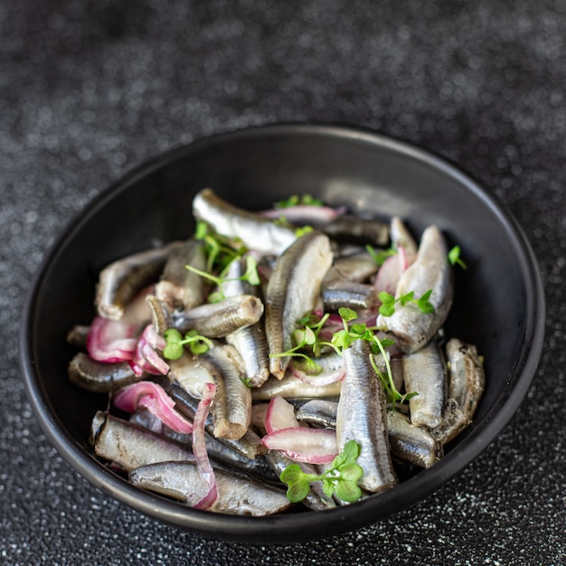 anchova peixe salgado marisco pequeno aperitivo de salada marinada de arenque