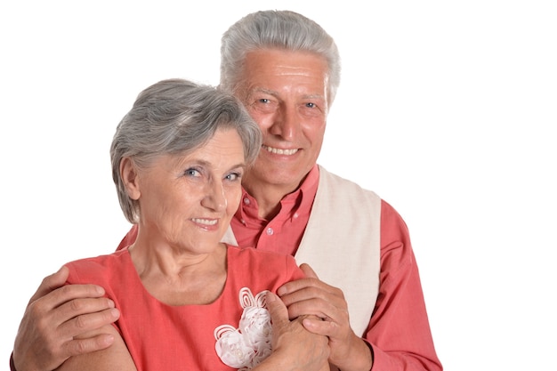 Anciana y hombre aislado sobre fondo blanco.