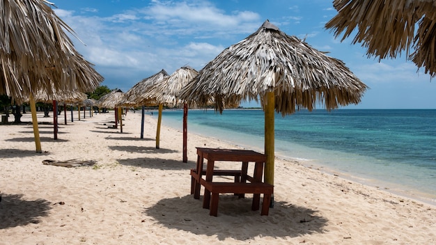 Ancon Strandblick an einem sonnigen Tag. Trinidad, Kuba.