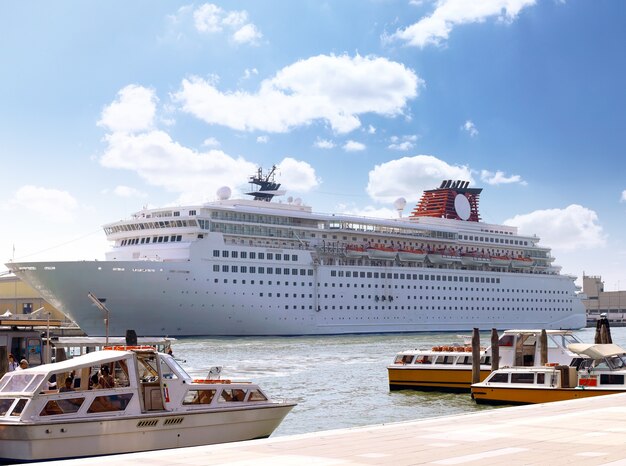 Ancoradouro marinho, porto marítimo de Veneza. Itália