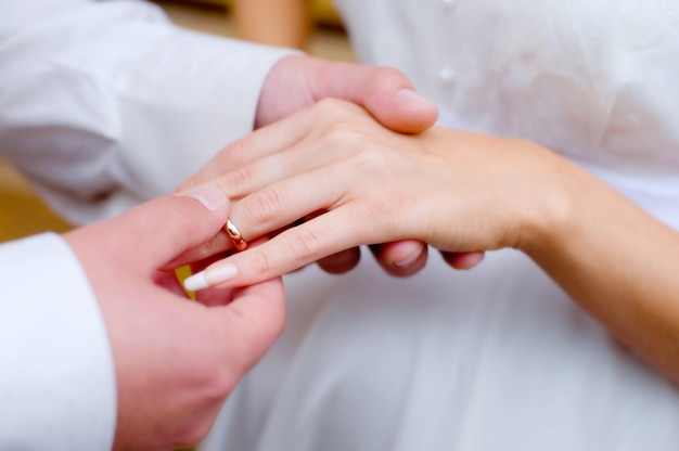 Anéis de casamento para noivado da noiva e do noivo