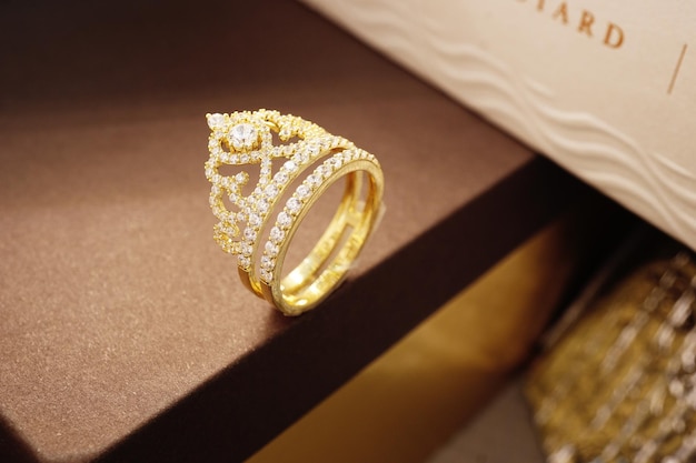 Anéis de ouro com diamantes