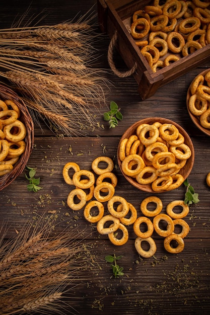 Anéis de pretzel de biscoito salgado