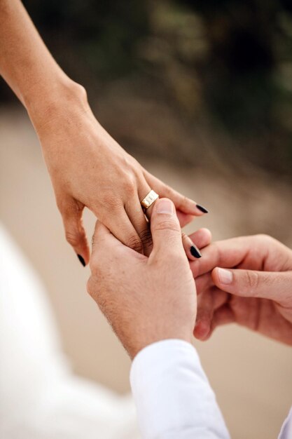 Foto anel de noivado celebração de casamento ou noivado fundo