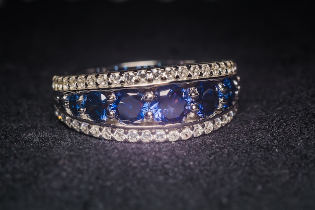 Anel de prata com tanzanite