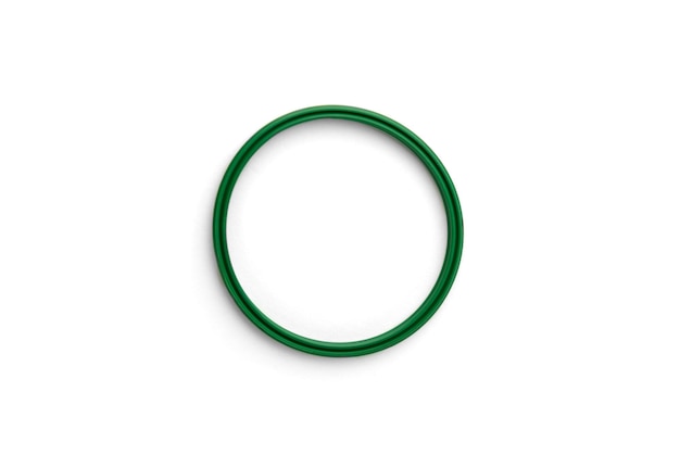 Foto anel de vedação de borracha verde isolado no fundo branco