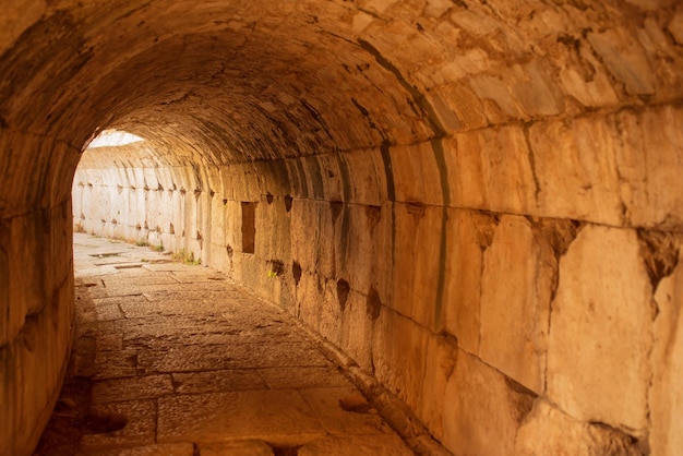 Anfiteatro de la ciudad antigua de Mileto Turquía Foto de Mileto Mileto era una antigua ciudad griega en la costa occidental de Anatolia, cerca de la desembocadura del río Maeander en la antigua Caria