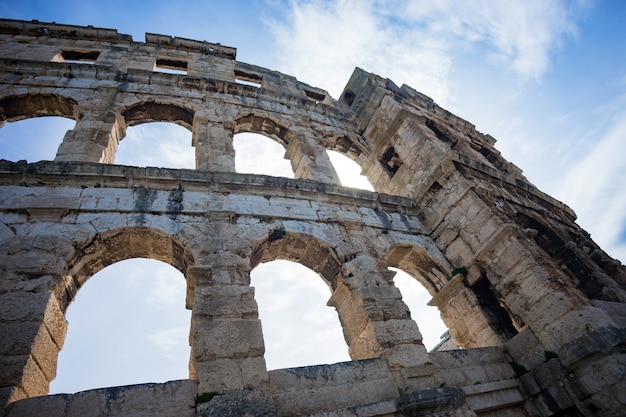 Anfiteatro romano antigo em Pula, Croácia