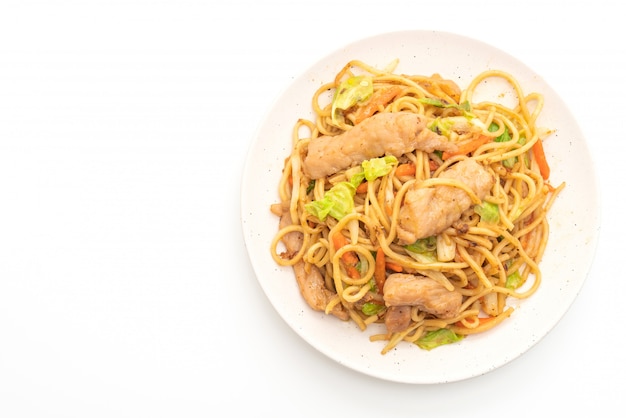 angebratene Yakisoba-Nudeln mit Schweinefleisch