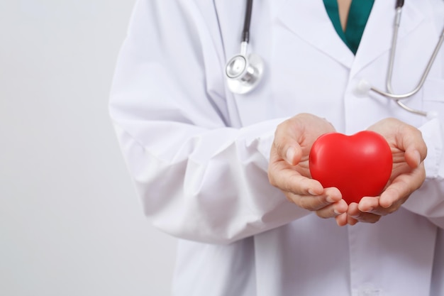 Angina pectoris ist eine häufige Herzerkrankung bei Erwachsenen. Zu den Hauptrisikofaktoren zählen zunehmendes Alter starkes Rauchen Hyperlipidämie Diabetes Bluthochdruck