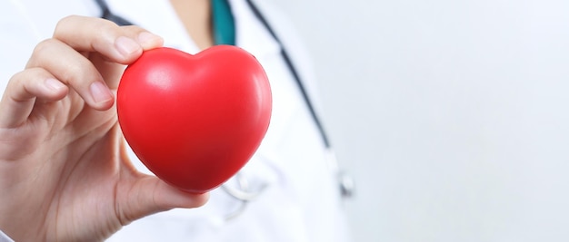 Angina pectoris ist eine häufige Herzerkrankung bei Erwachsenen. Zu den Hauptrisikofaktoren zählen zunehmendes Alter starkes Rauchen Hyperlipidämie Diabetes Bluthochdruck