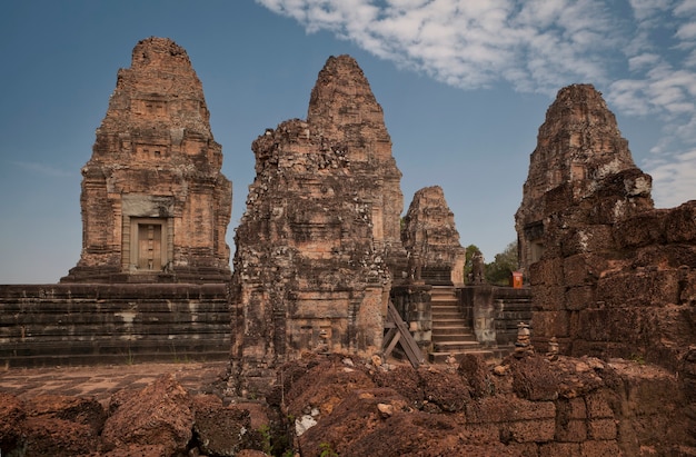 Angkor Wat es un enorme complejo de templos hindúes en Camboya