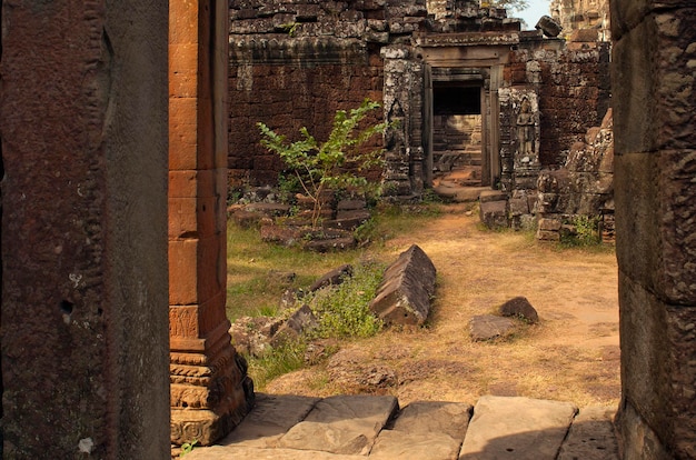 Angkor Wat es un enorme complejo de templos hindúes en Camboya