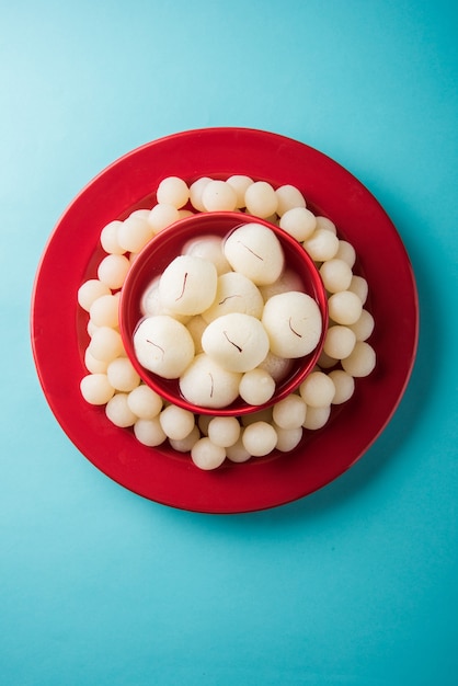 Angoori o mini Rassgulla o Rosogolla, famosa receta dulce bengalí para el festival Navaratri