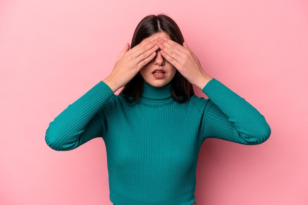 Angst, die Augen mit den Händen zu bedecken