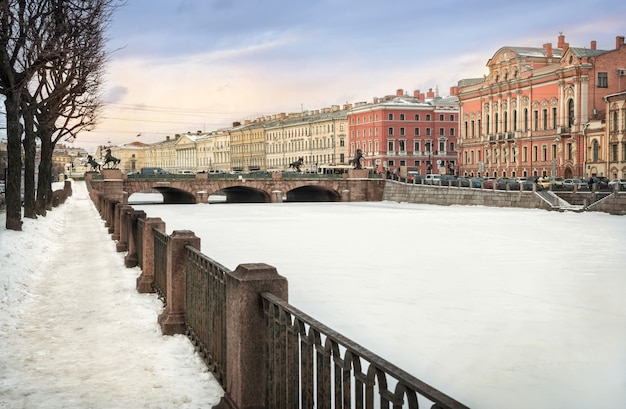 Anichkov-Brücke in St. Petersburg an der Fontanka