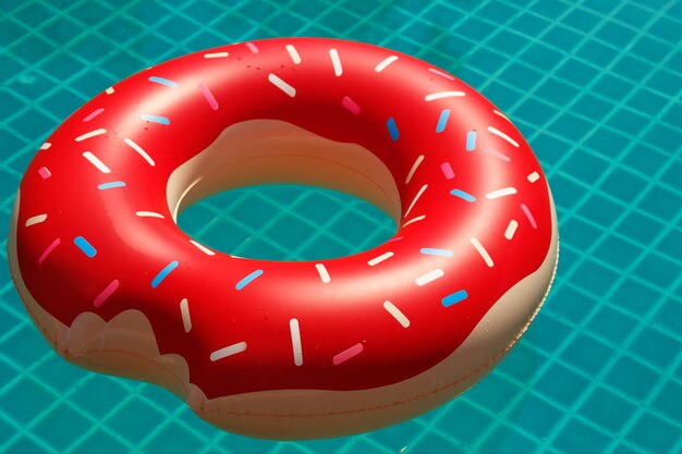 Anillo de natación inflable en forma de rosquilla