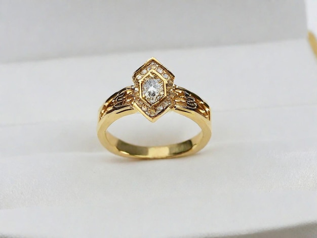 Anillo de oro con diamantes